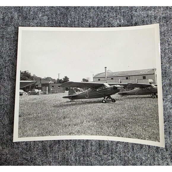Vintage 1942 Photograph Of Small Planes On Grass Field At New Philadelphia WW2 - Picture 1 of 5